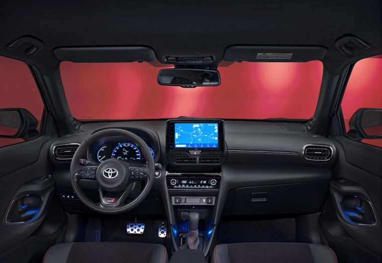 Toyota Yaris Cross Gr Sport Le Suv Urbain Au Look Sportif Auto Mag