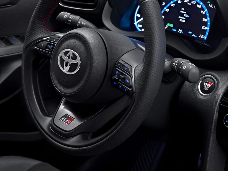 Toyota Yaris Cross Gr Sport Le Suv Urbain Au Look Sportif Auto Mag