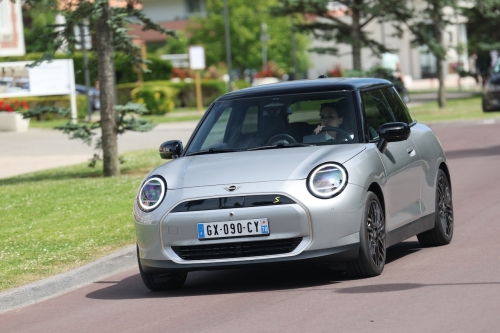 mini-cooper-se-electric-2024-photo-laurent-sanson-01 (1)